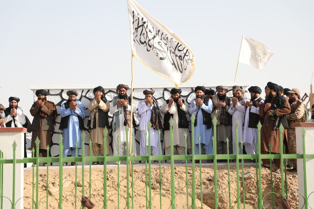 محترم ملا عبدالغني برادر اخوند د دښتې لیلې د شهیدانو ارواح ته دعا وکړه