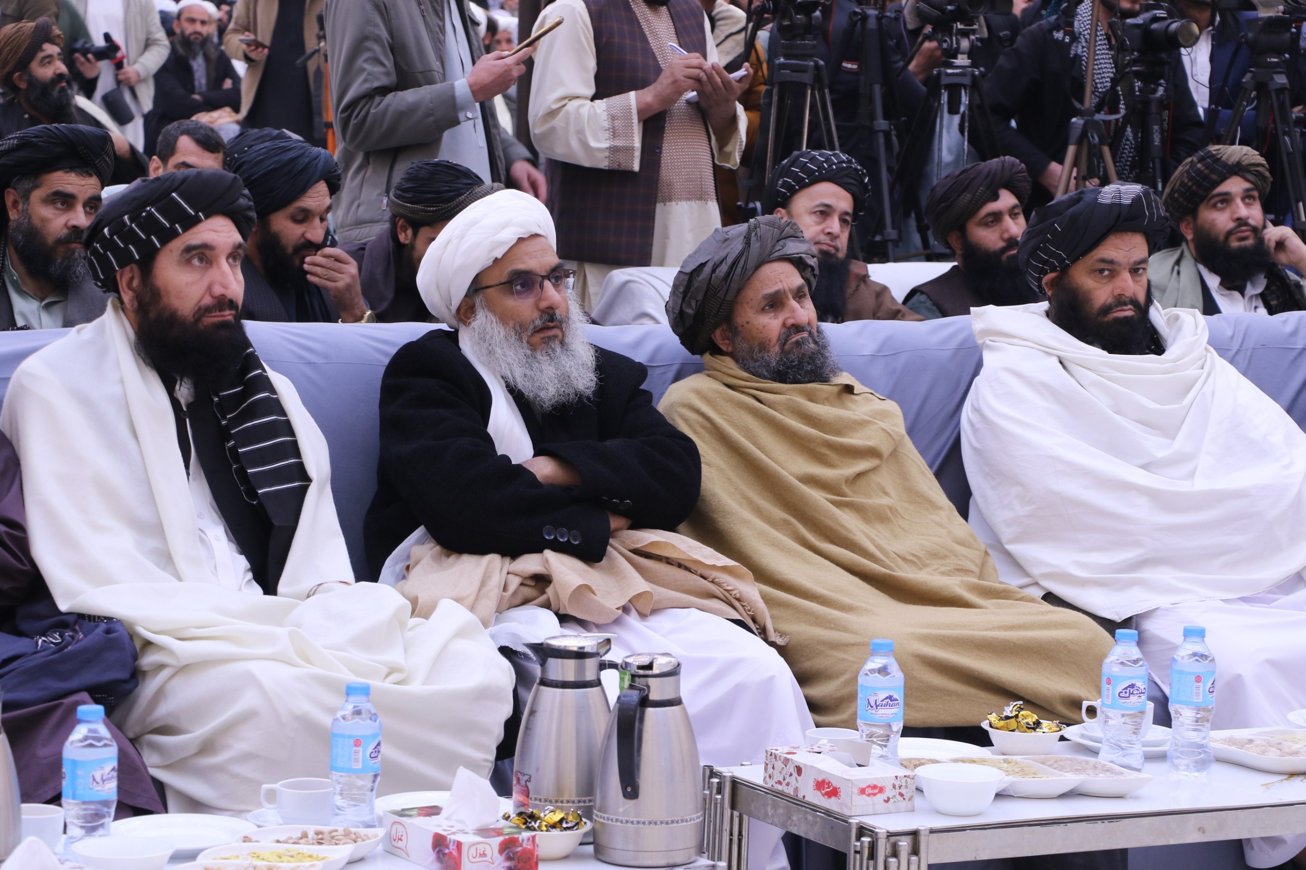 د ریاست الوزراء اقتصادي مرستیال له لوري د برېښنا یو شمېر لویو پروژو چارې پیل او ځینې یې ګټې اخیستنې ته وسپارل شوې