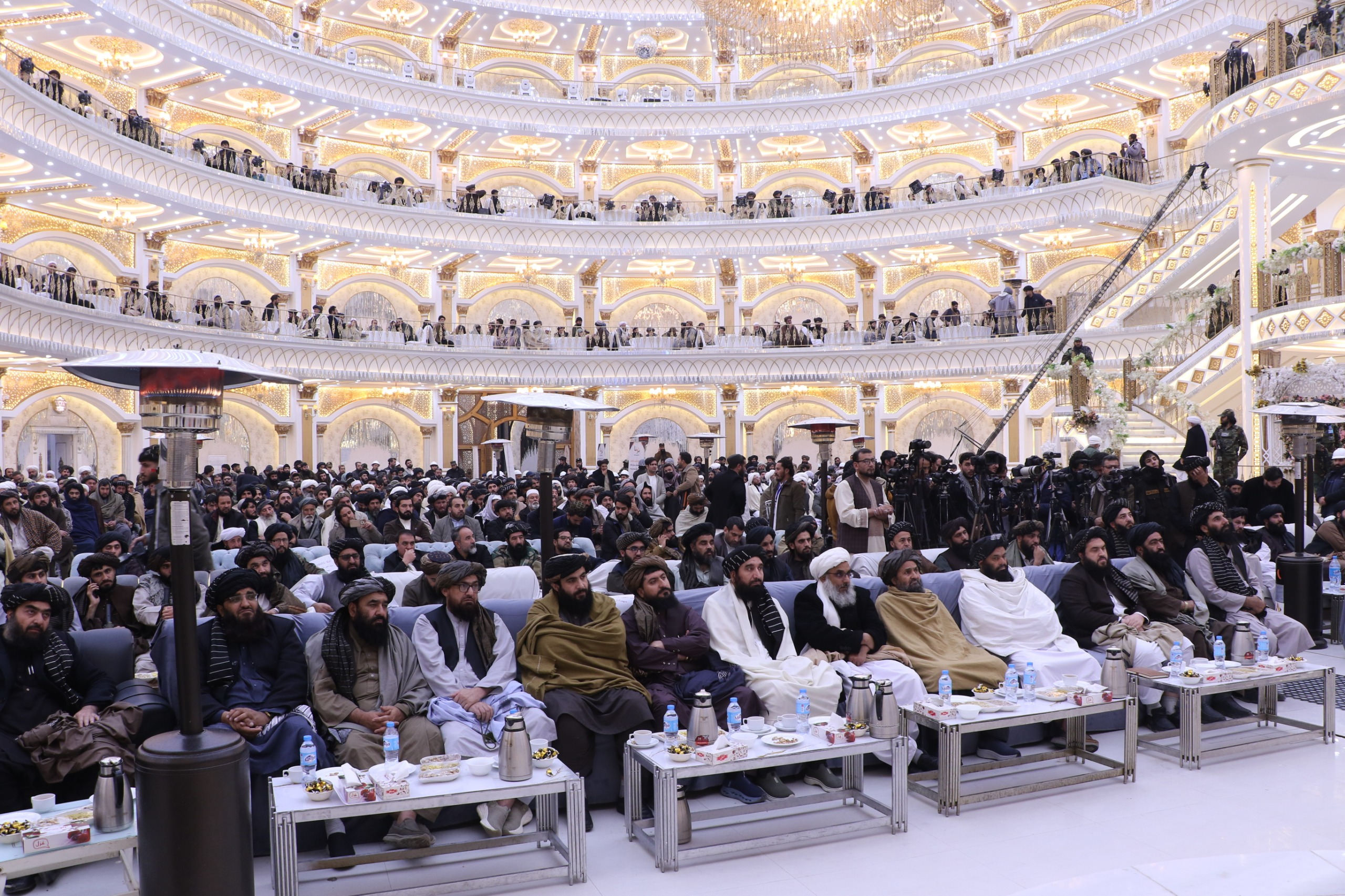 د ریاست الوزراء اقتصادي مرستیال له لوري د برېښنا یو شمېر لویو پروژو چارې پیل او ځینې یې ګټې اخیستنې ته وسپارل شوې