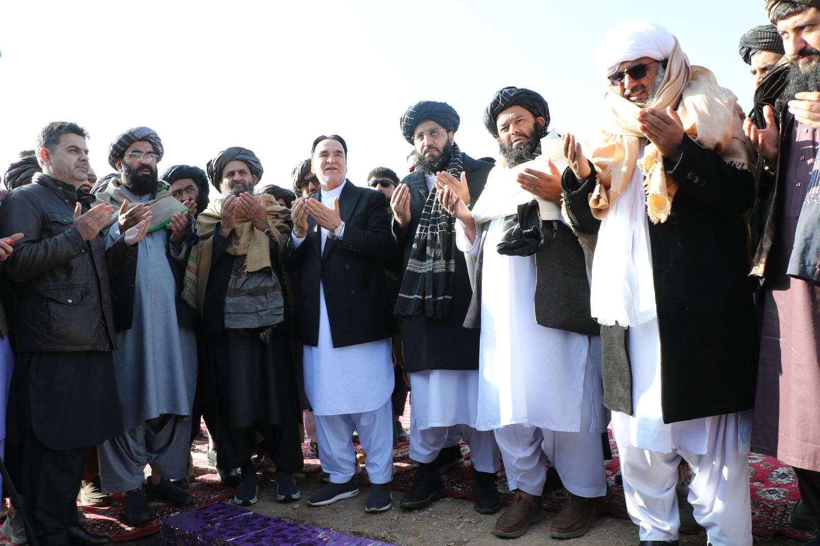 محترم ملا عبدالغني برادر اخوند په هرات ولایت کې د پامیر المونیمي قطیو تولیدي شرکت د بنسټ ډبره کېښوده