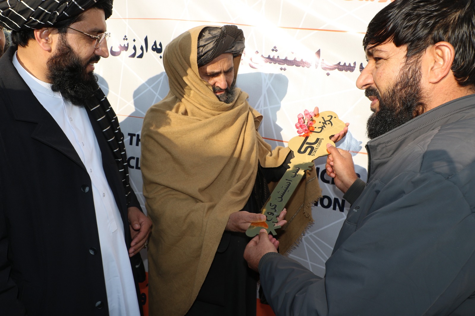 معاون اقتصادی ریاست الوزراء چهار سب استیشن را در ولایت هرات به بهره برداری سپرد