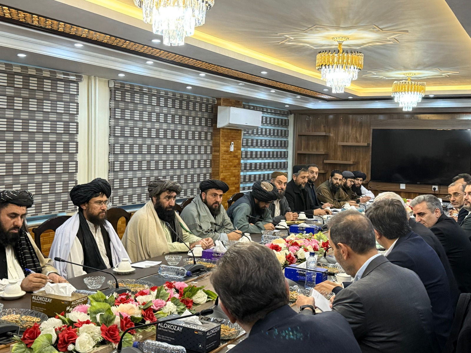 د ریاست الوزراء اقتصادي مرستیال د ایران اسلامي جمهوريت د ریل پتلۍ د رئیس په مشرۍ پلاوي سره وکتل