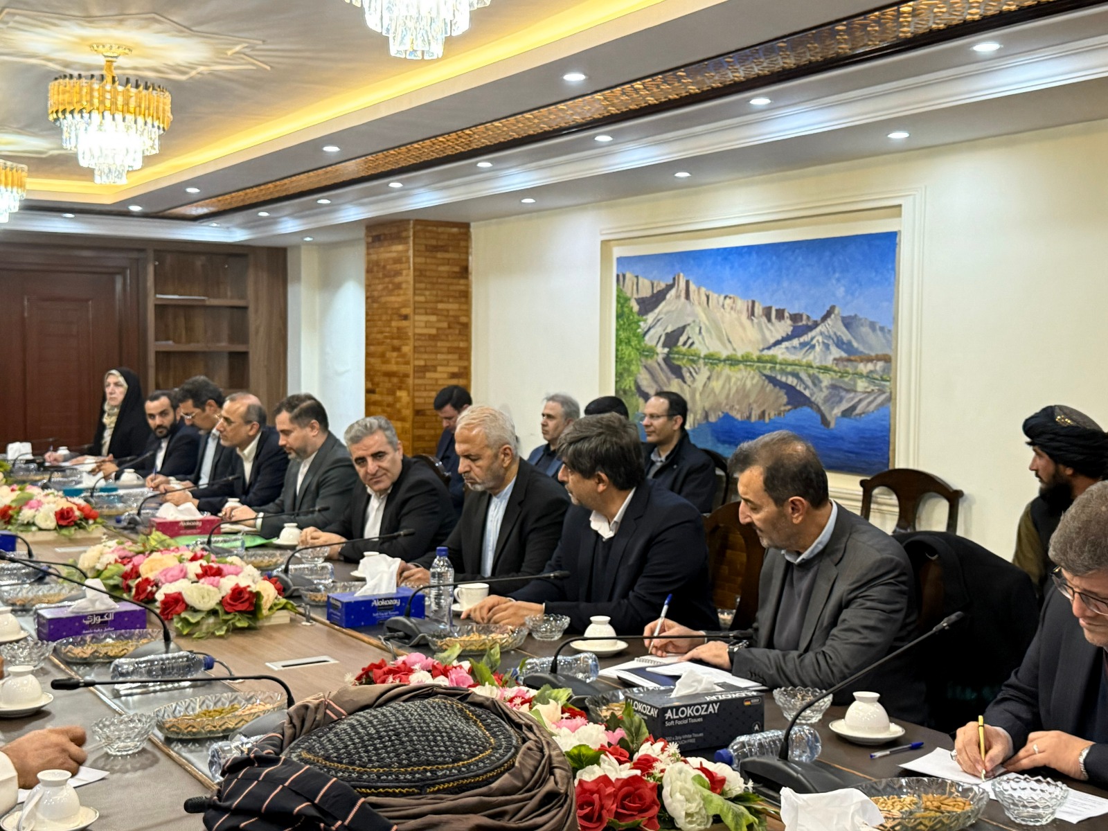 د ریاست الوزراء اقتصادي مرستیال د ایران اسلامي جمهوريت د ریل پتلۍ د رئیس په مشرۍ پلاوي سره وکتل