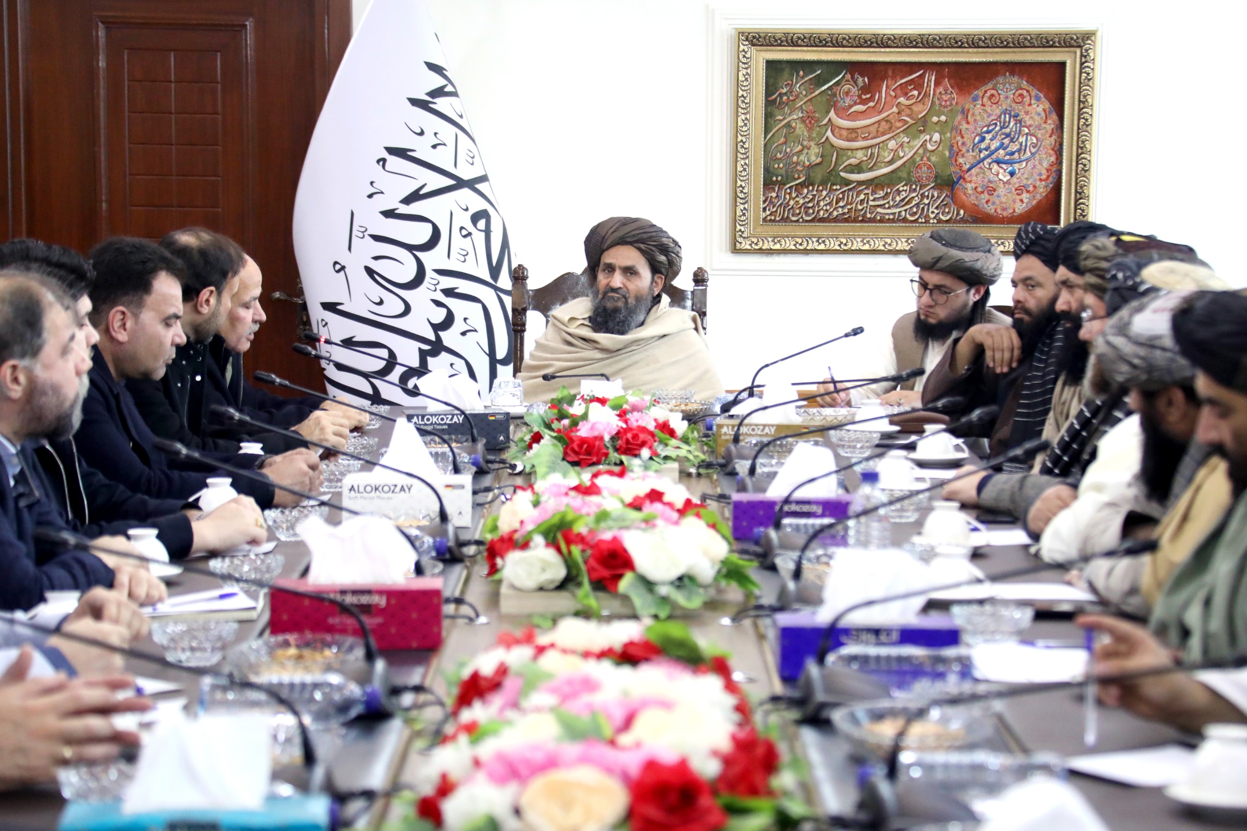 محترم ملا عبدالغني برادر اخوند د عزیزي ګروپ شرکتونو له عمومي رییس میرویس عزیزي سره وکتل