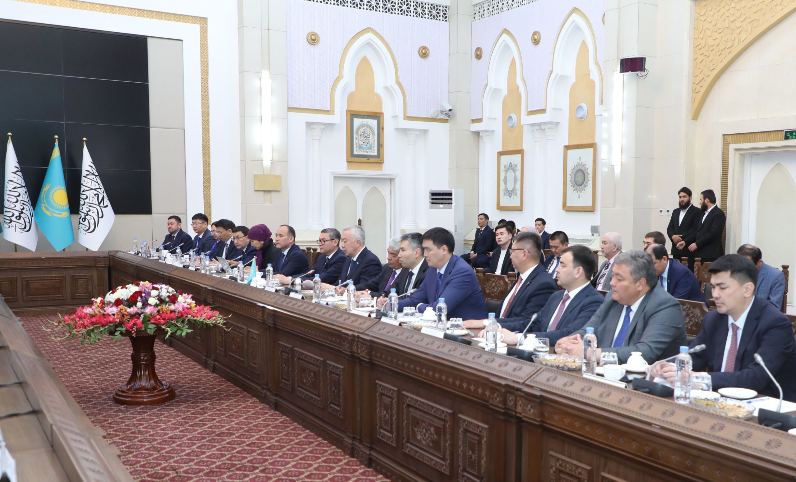 محترم ملا عبدالغني برادر اخوند د افغانستان او قزاقستان ترمنځ د اقتصادي همکاریو د لار نقشې پر ژر نهايي کېدو ټینګار وکړ